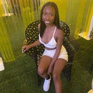 Meet your Posher, Takia